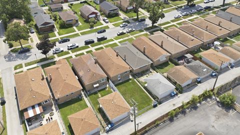Tiny photo for 12718 S Justine Street, Calumet Park, IL 60827 (MLS # 12714987)