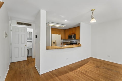 Tiny photo for 4930 S Cornell Avenue #E, Chicago, IL 60615 (MLS # 12719609)