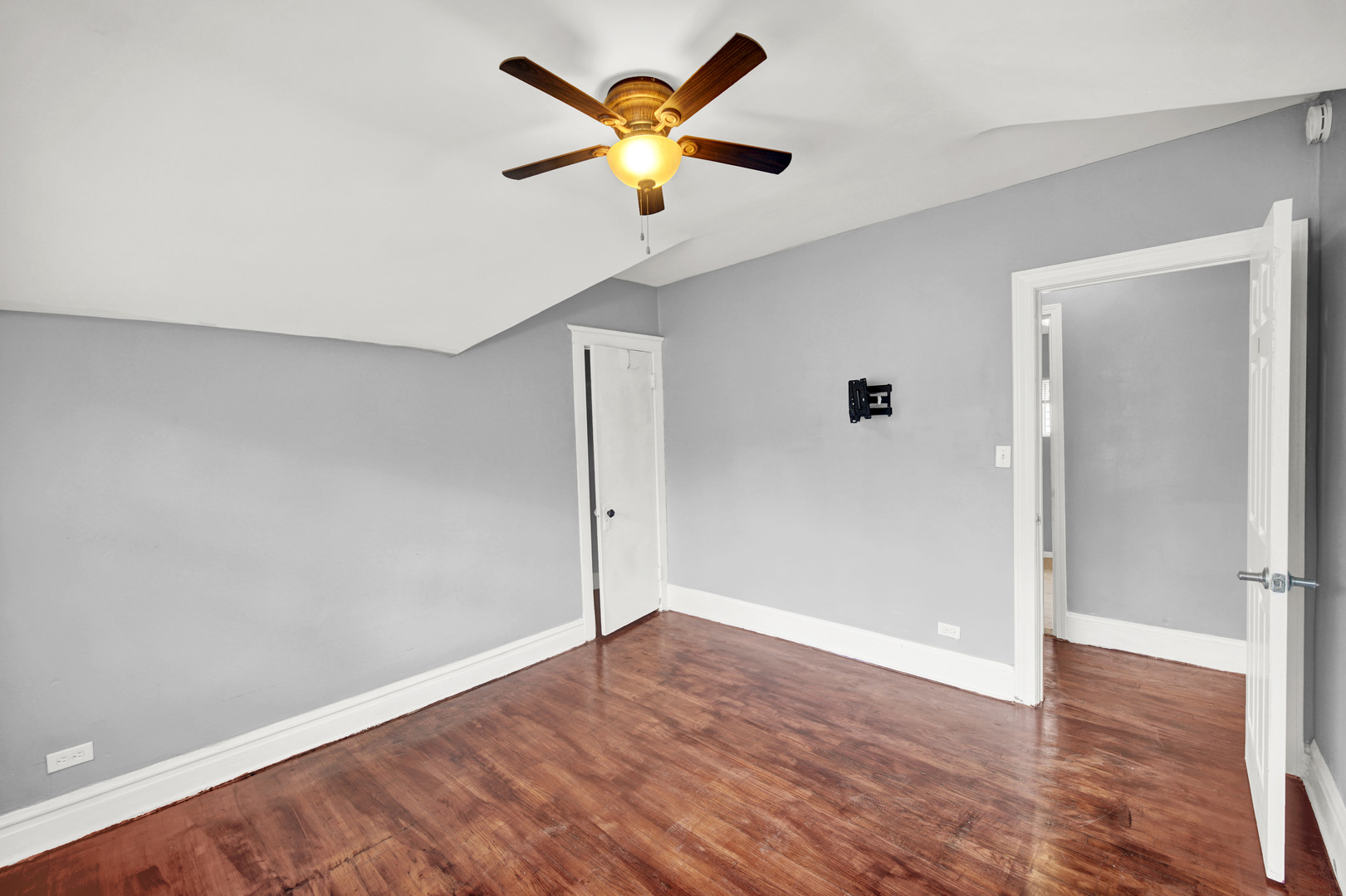 1 E 114TH Street