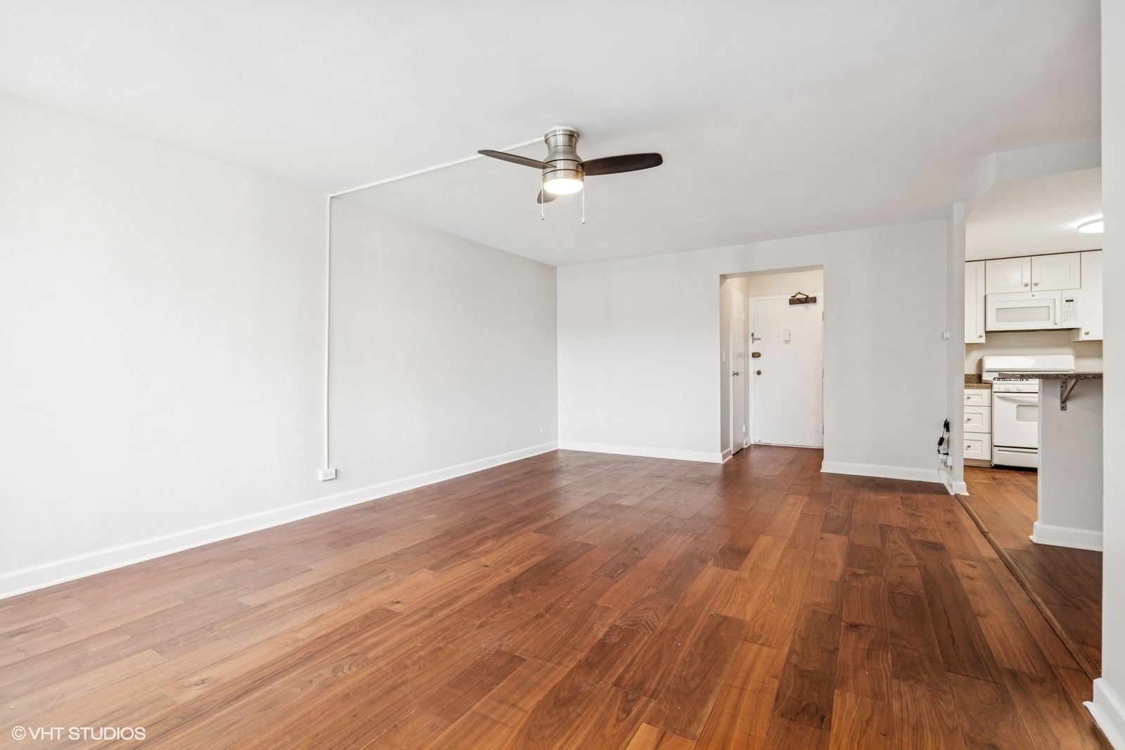 253 E Delaware Place 10E