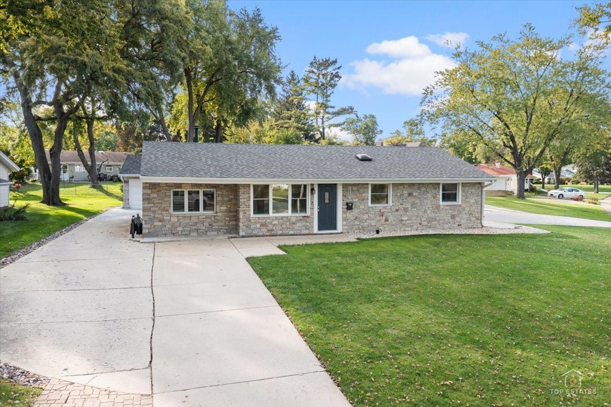 1831 WEDGEWOOD Lane