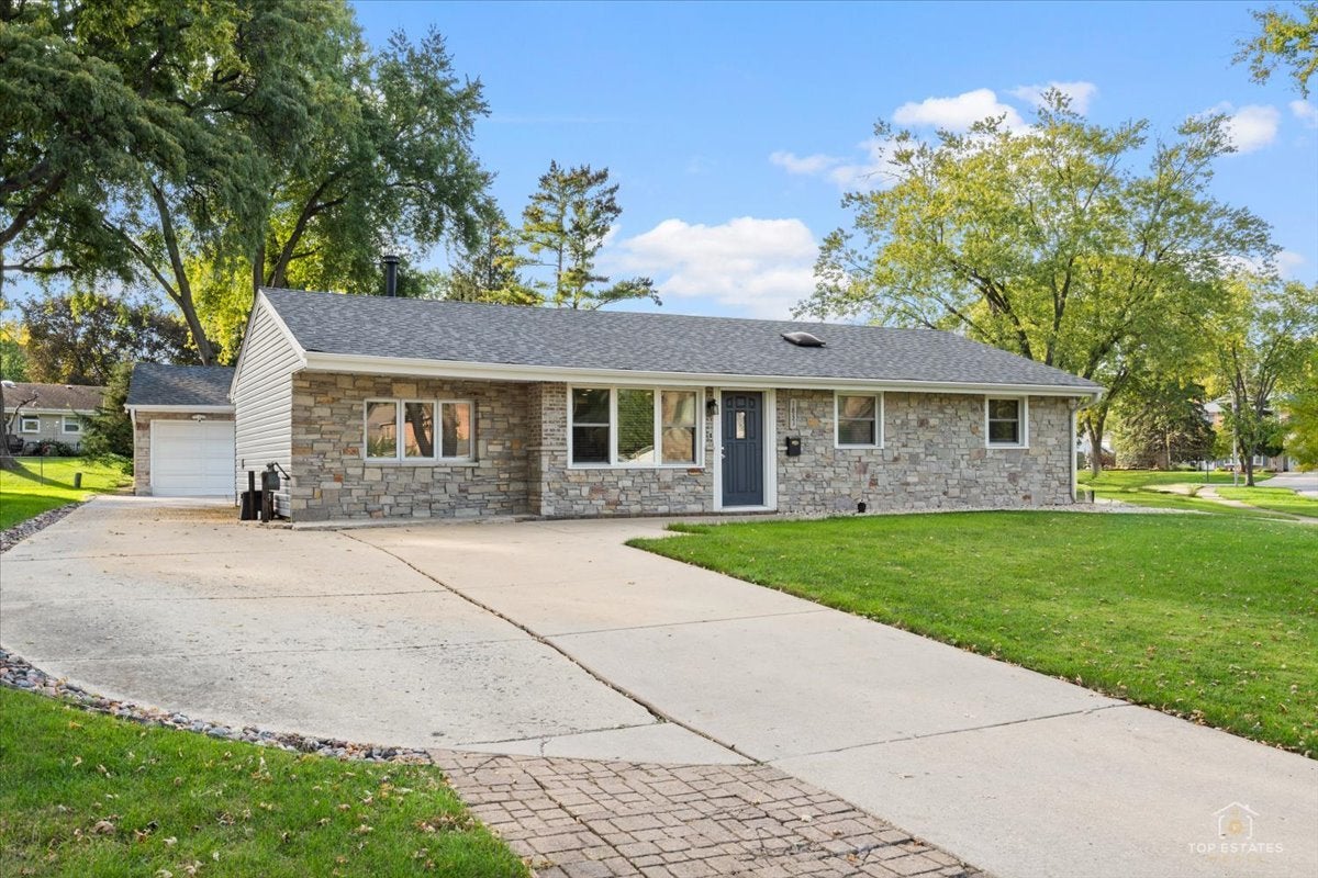 1831 WEDGEWOOD Lane