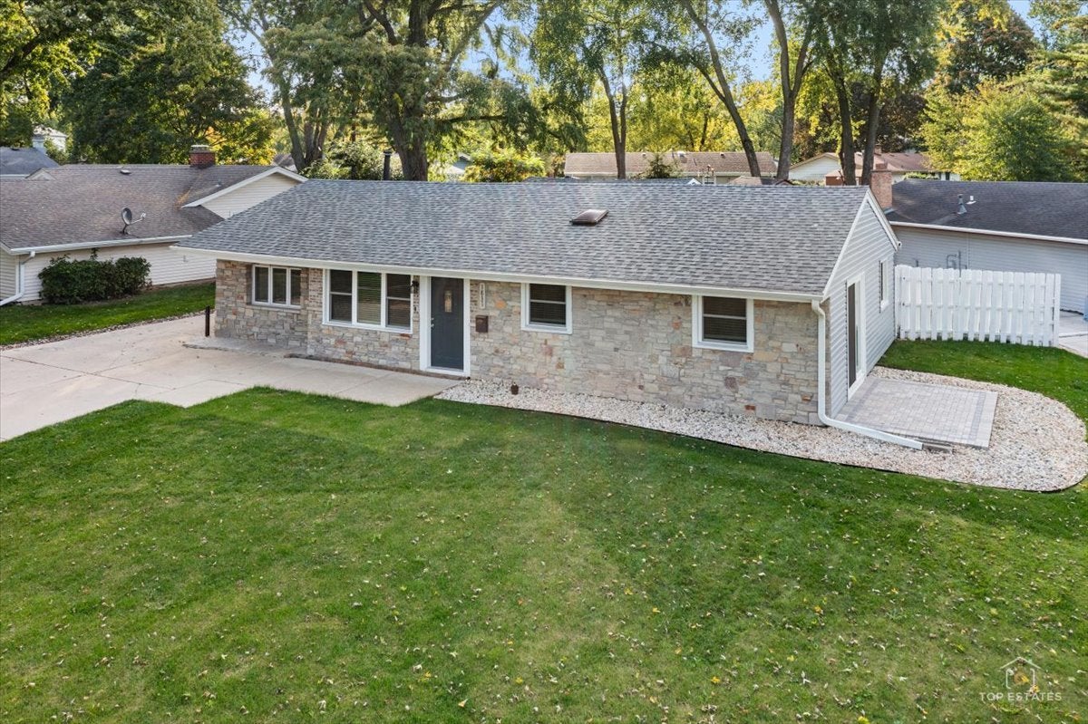 1831 WEDGEWOOD Lane
