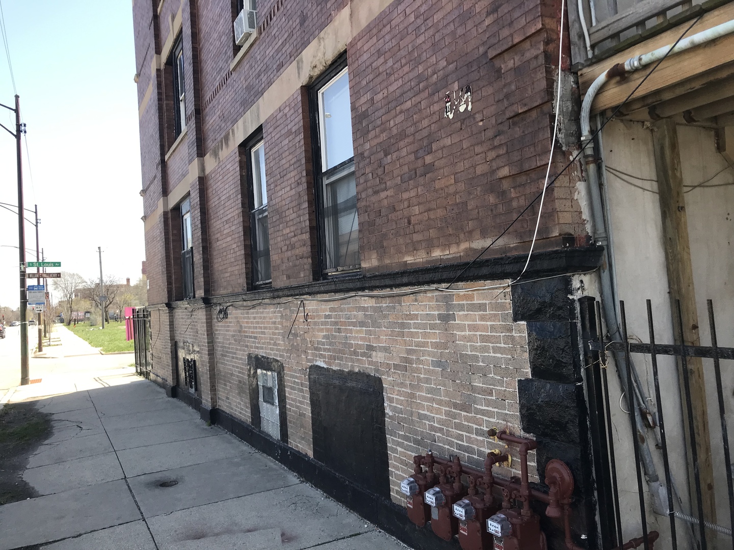 1600 S Saint Louis Avenue