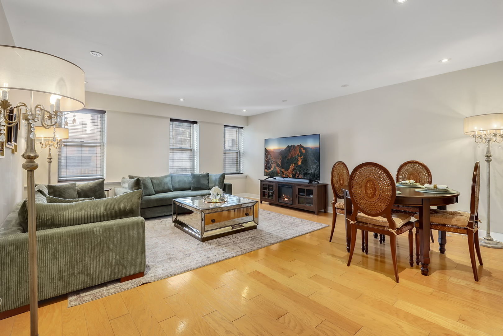 40 E 9th Street 716
