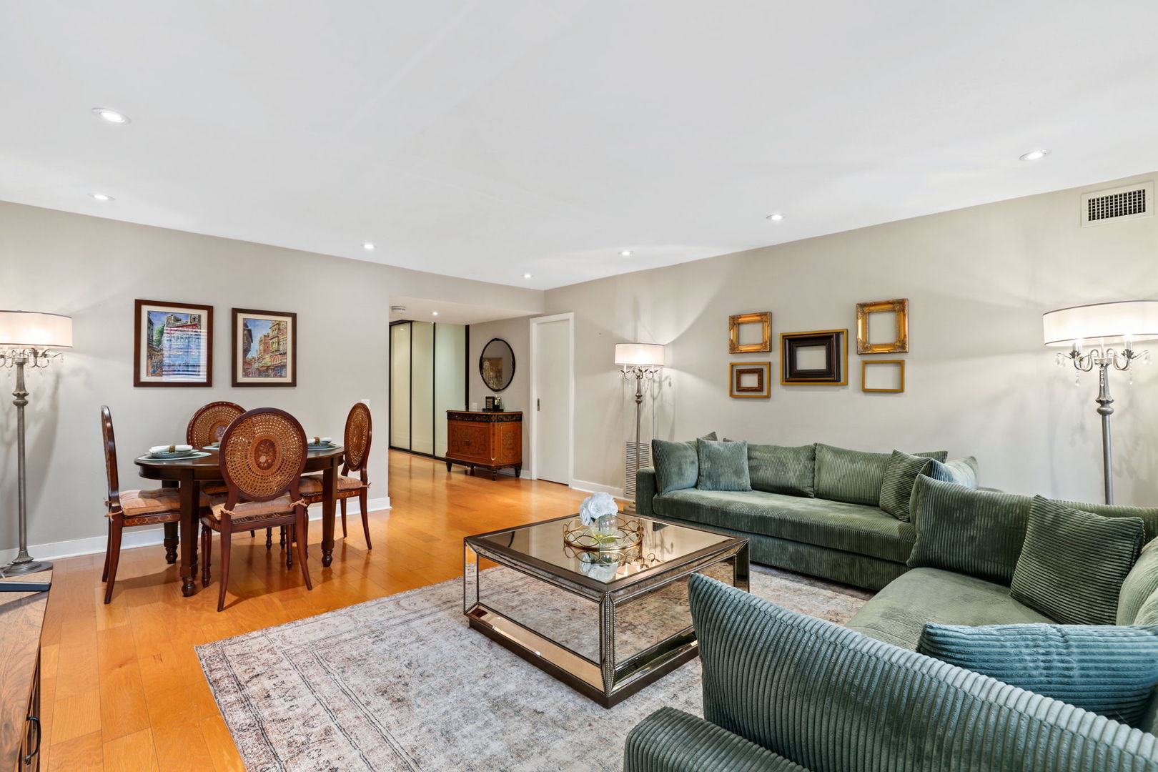 40 E 9th Street 716