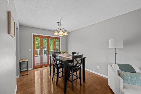 Tiny photo for 4034 DENNISTON Court, Bettendorf, IA 52722 (MLS # 12655902)