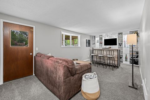 Tiny photo for 4034 DENNISTON Court, Bettendorf, IA 52722 (MLS # 12655902)
