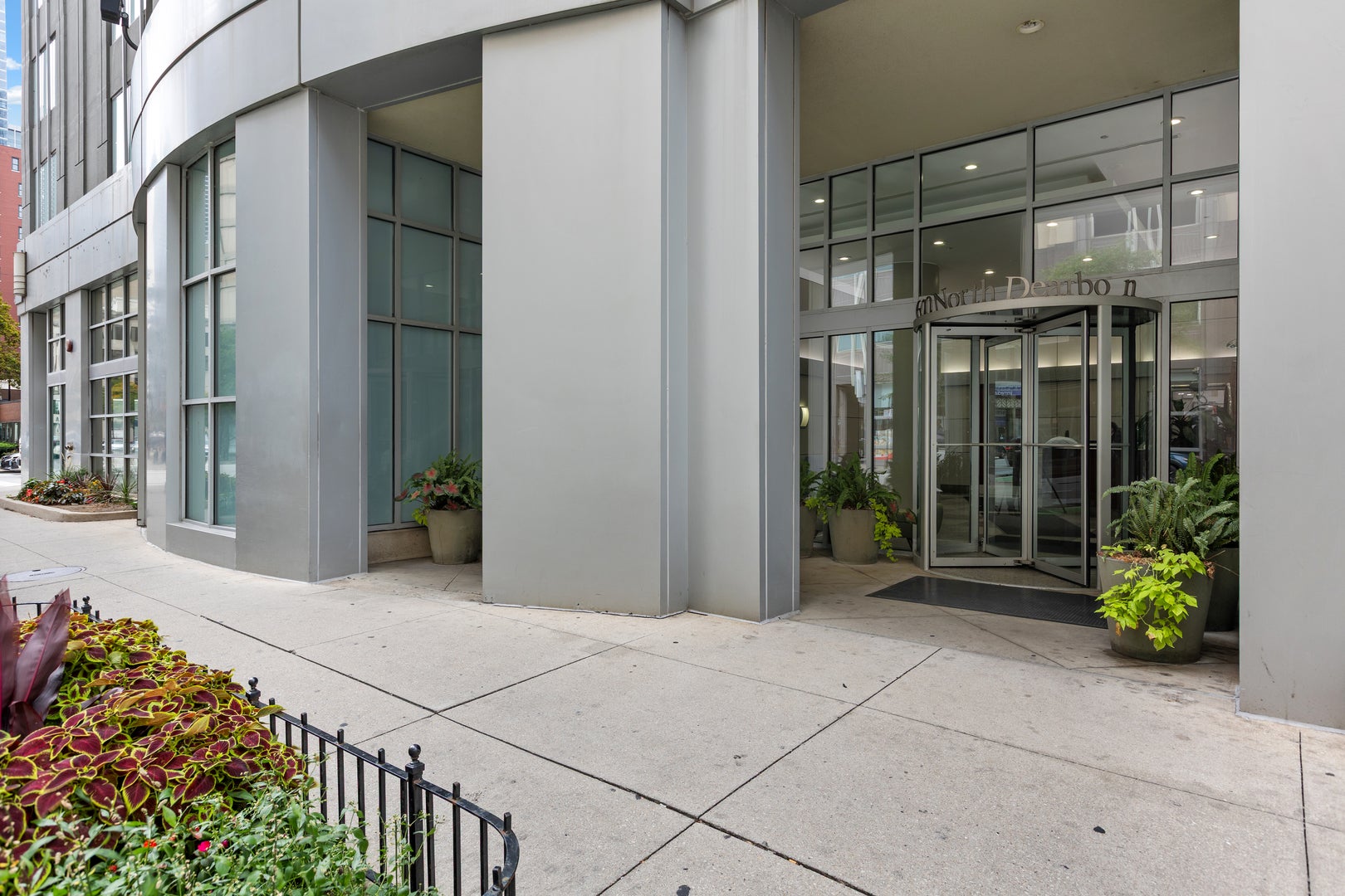 600 N Dearborn Street 1707