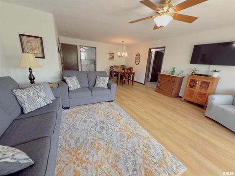 Tiny photo for 3715 35TH Street #3, Moline, IL 61265 (MLS # QC4268371)