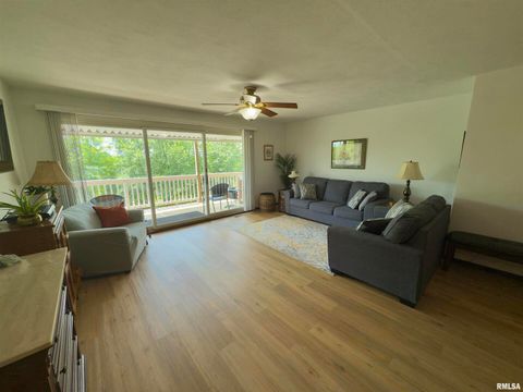 Tiny photo for 3715 35TH Street #3, Moline, IL 61265 (MLS # QC4268371)