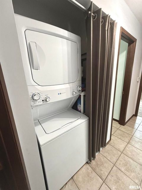 Tiny photo for 3715 35TH Street #3, Moline, IL 61265 (MLS # QC4268371)