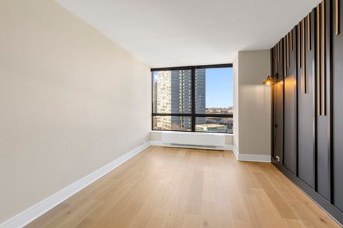 Tiny photo for 5415 N SHERIDAN Road #915, Chicago, IL 60640 (MLS # 12601025)