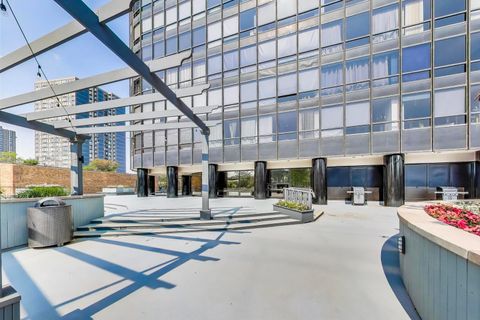 Tiny photo for 5415 N SHERIDAN Road #915, Chicago, IL 60640 (MLS # 12601025)