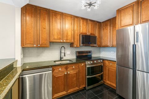 Tiny photo for 5415 N SHERIDAN Road #915, Chicago, IL 60640 (MLS # 12601025)