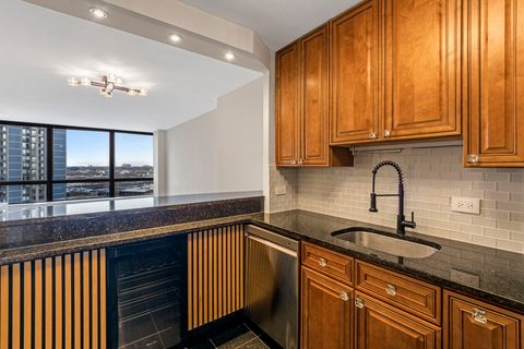 Tiny photo for 5415 N SHERIDAN Road #915, Chicago, IL 60640 (MLS # 12601025)