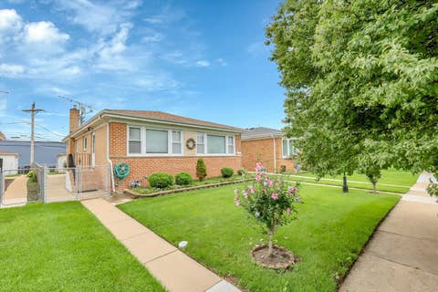 Photo of 8133 Hamlin Avenue, Skokie, IL 60076 (MLS # 12722342)
