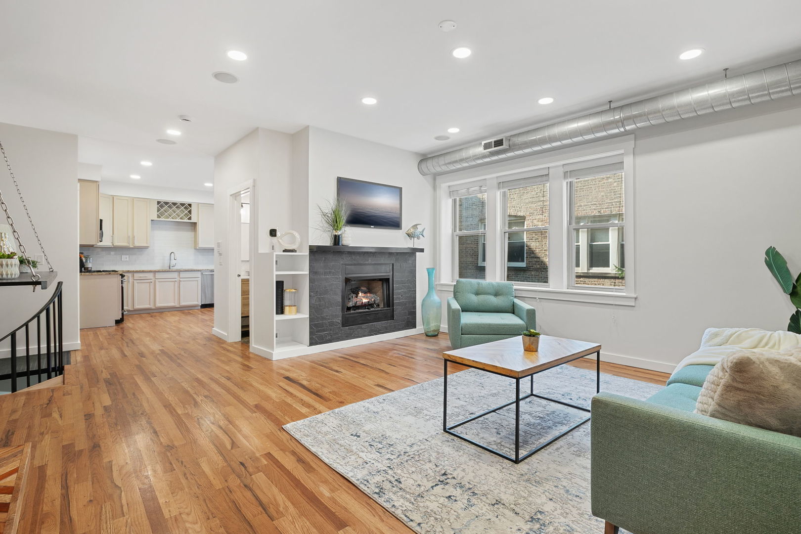 4104 N Mozart Street 1W