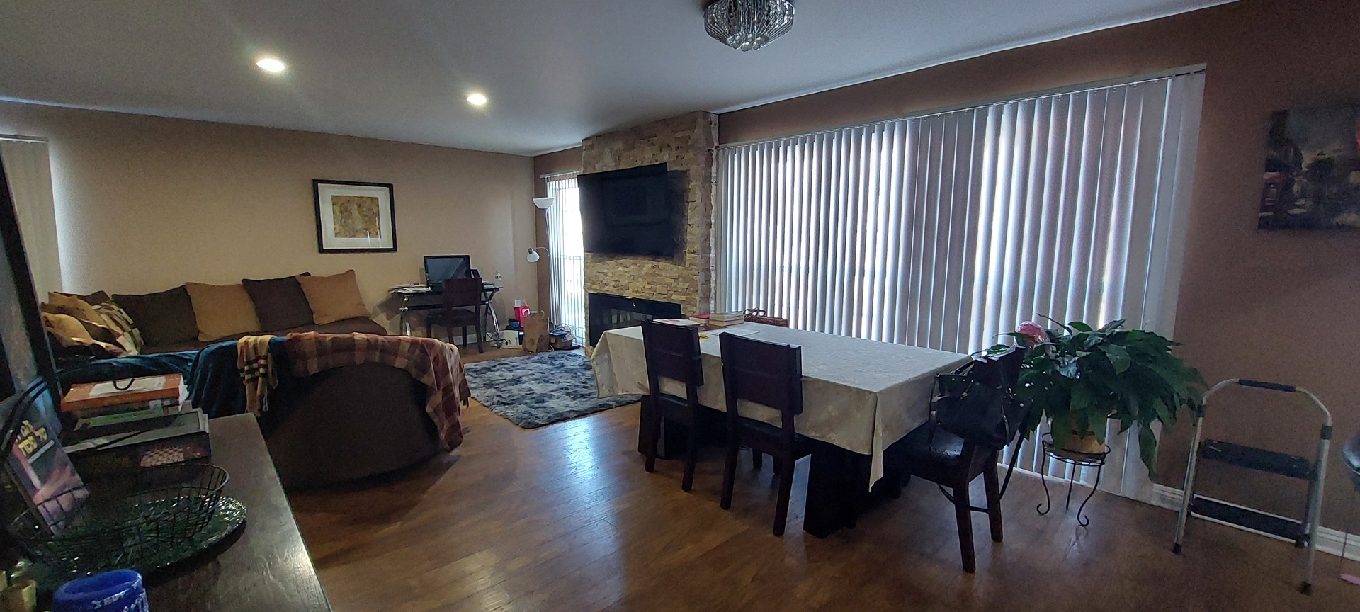 192 W Fox Hill Drive