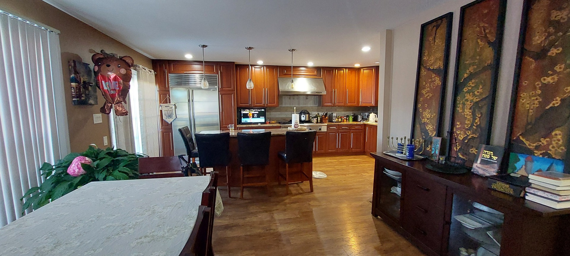 192 W Fox Hill Drive