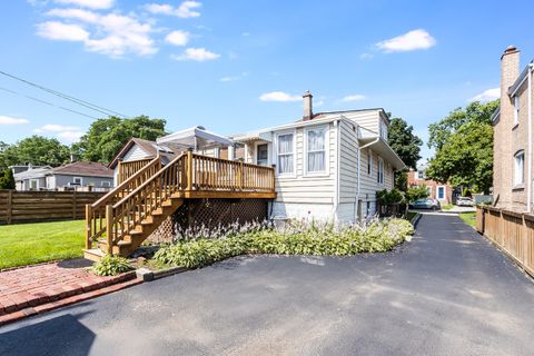 Tiny photo for 4113 Elm Avenue, Brookfield, IL 60513 (MLS # 12697644)