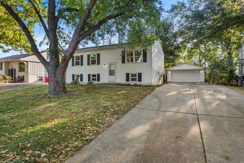 Photo of 806 Scottsdale Drive, Champaign, IL 61821 (MLS # 12477473)