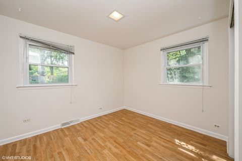 Tiny photo for 947 Ridgeland Avenue, Mundelein, IL 60060 (MLS # 12431617)