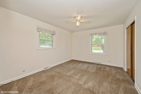 Tiny photo for 947 Ridgeland Avenue, Mundelein, IL 60060 (MLS # 12431617)