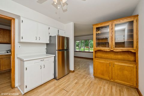 Tiny photo for 947 Ridgeland Avenue, Mundelein, IL 60060 (MLS # 12431617)