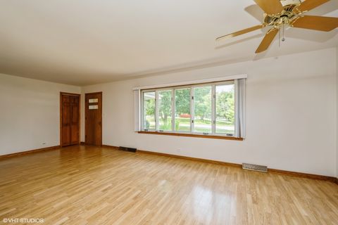 Tiny photo for 947 Ridgeland Avenue, Mundelein, IL 60060 (MLS # 12431617)