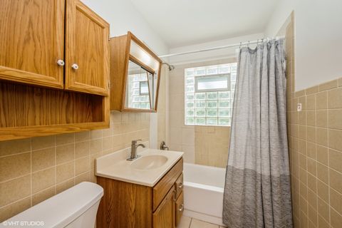 Tiny photo for 947 Ridgeland Avenue, Mundelein, IL 60060 (MLS # 12431617)