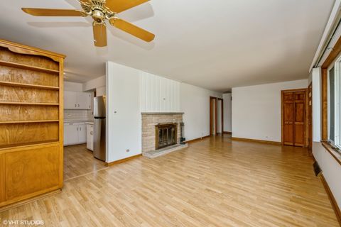 Tiny photo for 947 Ridgeland Avenue, Mundelein, IL 60060 (MLS # 12431617)