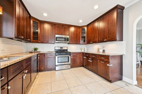 Tiny photo for 1420 Oakton Street, Park Ridge, IL 60068 (MLS # 12521830)