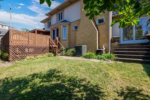 Tiny photo for 1420 Oakton Street, Park Ridge, IL 60068 (MLS # 12521830)