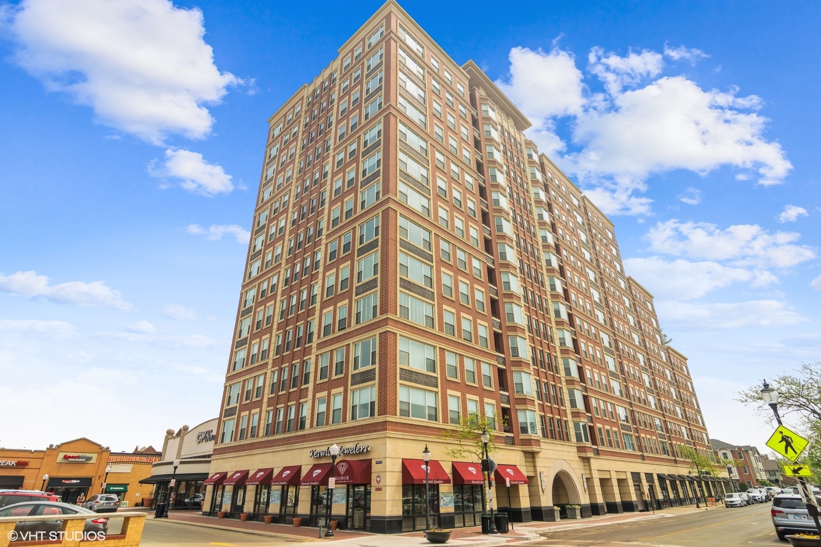 77 S Evergreen Avenue 606