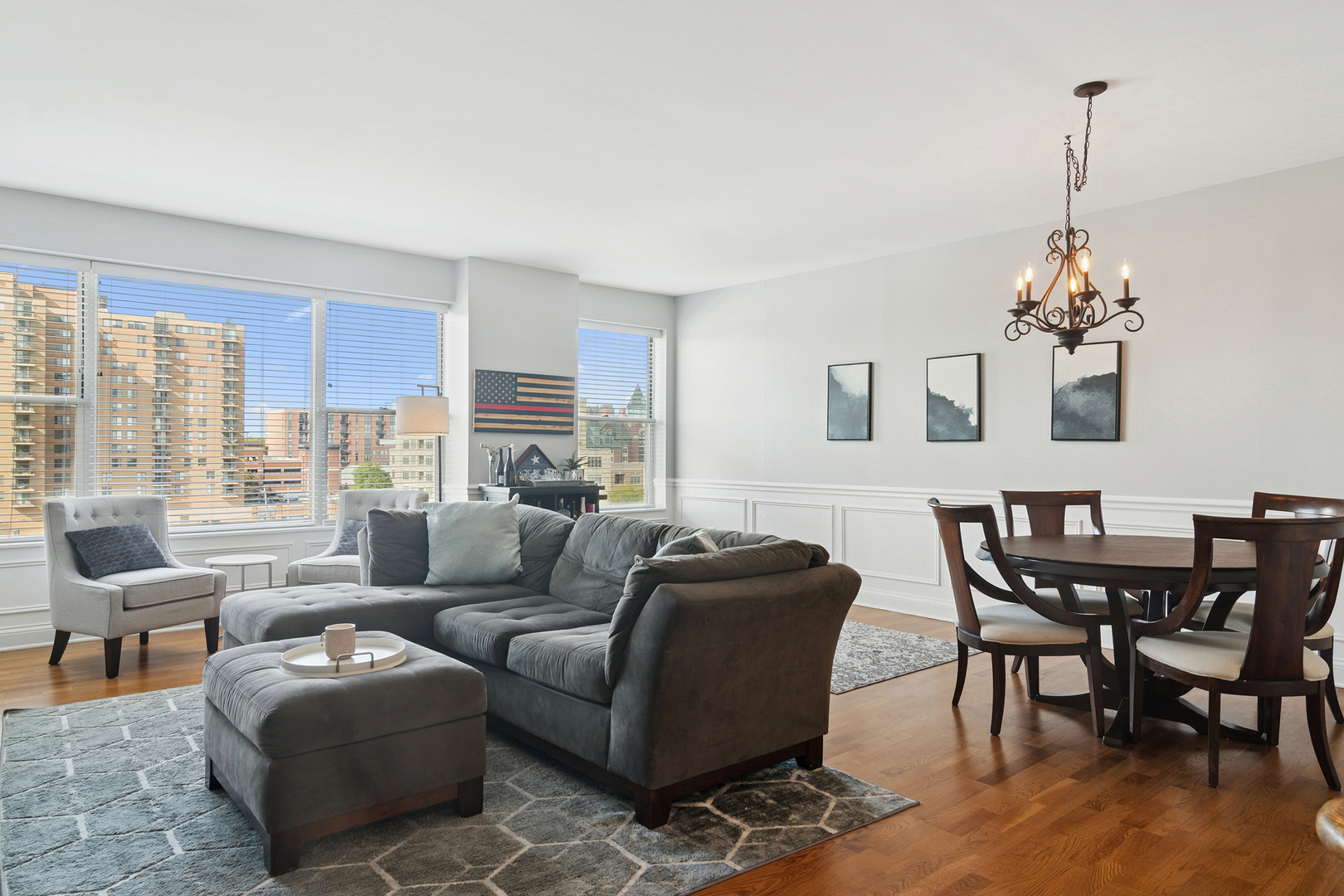 77 S Evergreen Avenue 606