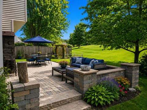 Tiny photo for 1646 Gleneagle Drive, Carpentersville, IL 60110 (MLS # 12659621)