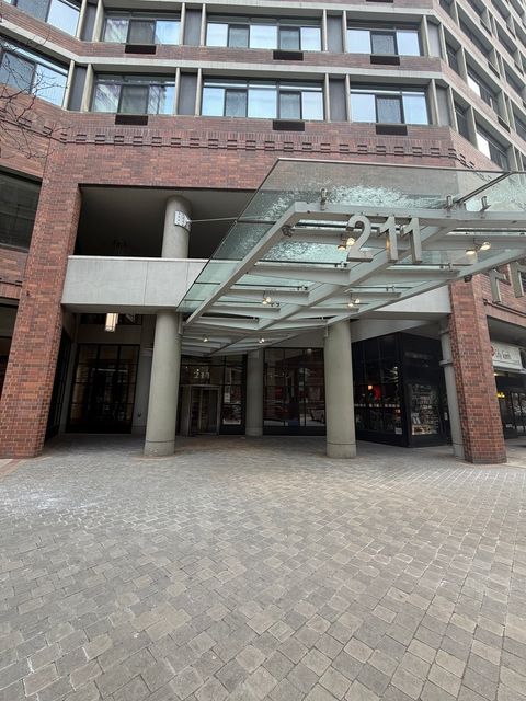 211 E Ohio Street 2425 Chicago IL 60611