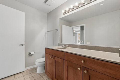 Tiny photo for 974 W 35th Place #202, Chicago, IL 60609 (MLS # 12640466)