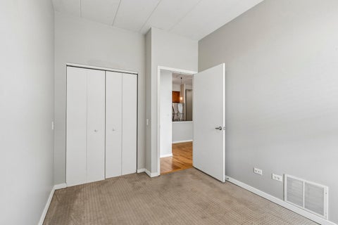 Tiny photo for 974 W 35th Place #202, Chicago, IL 60609 (MLS # 12640466)