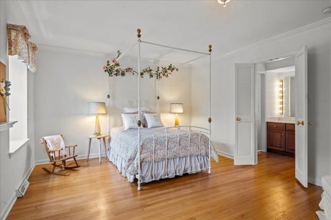 Tiny photo for 520 Greenwood Avenue, Kenilworth, IL 60043 (MLS # 12685606)
