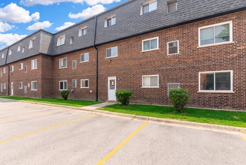 Tiny photo for 9461 BAY COLONY Drive #1S, Des Plaines, IL 60016 (MLS # 12754550)