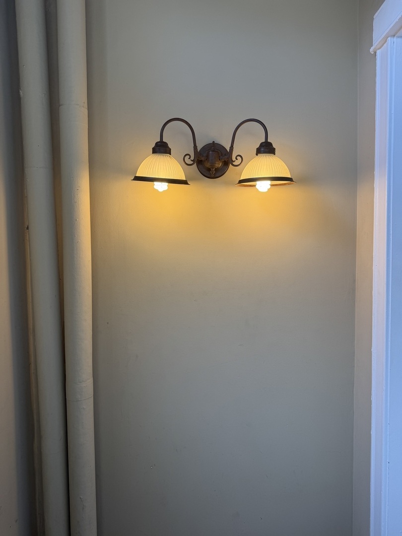 1006 S Oakley Boulevard 2