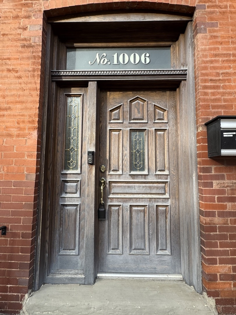 1006 S Oakley Boulevard 2