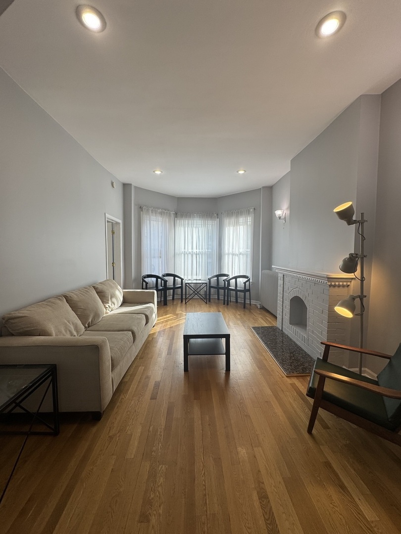 1006 S Oakley Boulevard 2