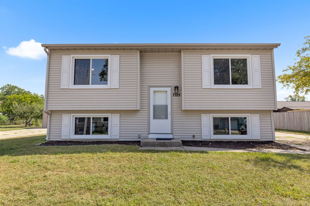 Photo for 7725 Boulder Street, Loves Park, IL 61111 (MLS # 12476315)