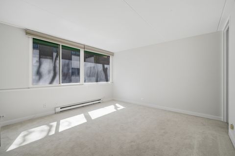 Tiny photo for 840 Michigan Avenue #10, Evanston, IL 60202 (MLS # 12602090)