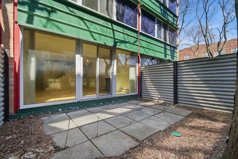 Tiny photo for 840 Michigan Avenue #10, Evanston, IL 60202 (MLS # 12602090)
