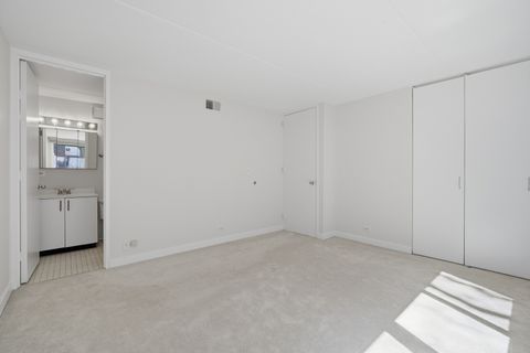 Tiny photo for 840 Michigan Avenue #10, Evanston, IL 60202 (MLS # 12602090)