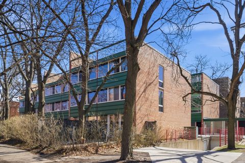 Tiny photo for 840 Michigan Avenue #10, Evanston, IL 60202 (MLS # 12602090)